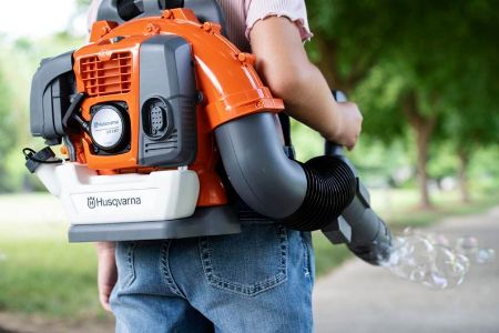 HUSQVARNA seljaskantav mullipuhur pilt